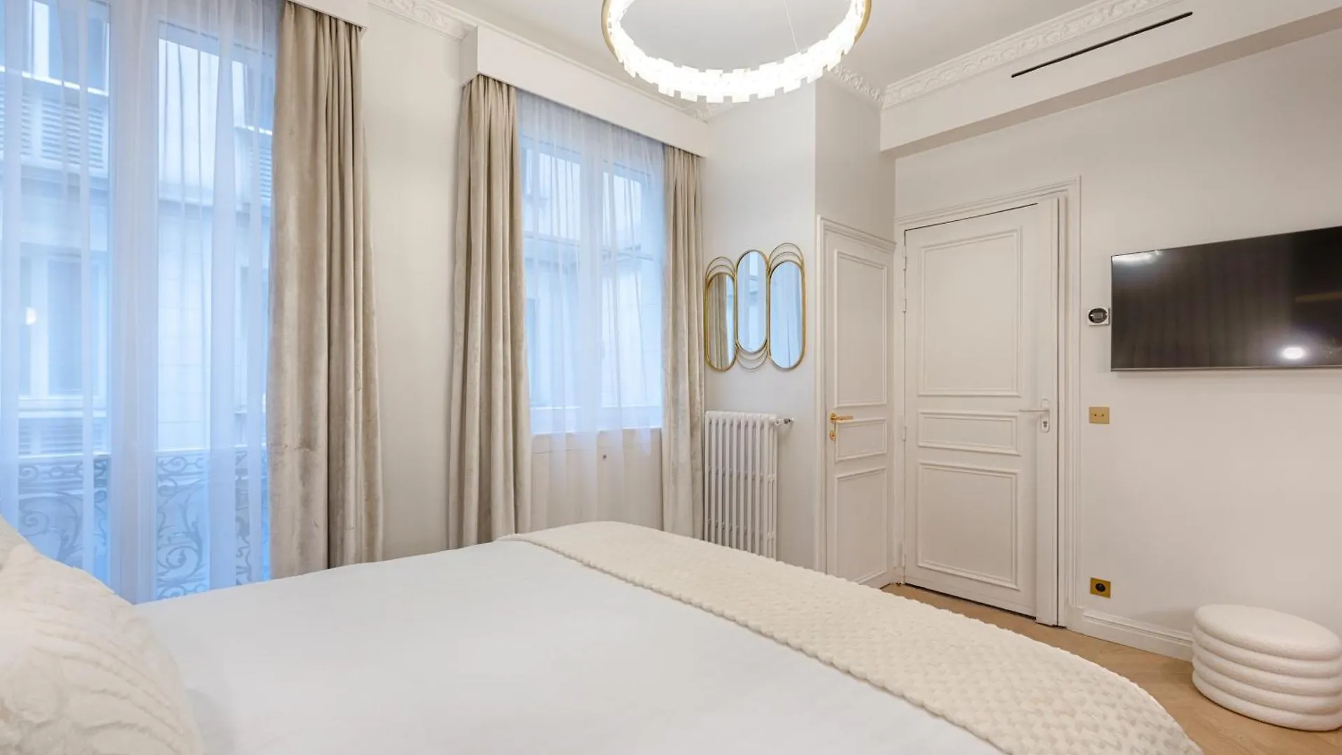 Charming Pied-A-Terre Champs-Elysee 巴黎