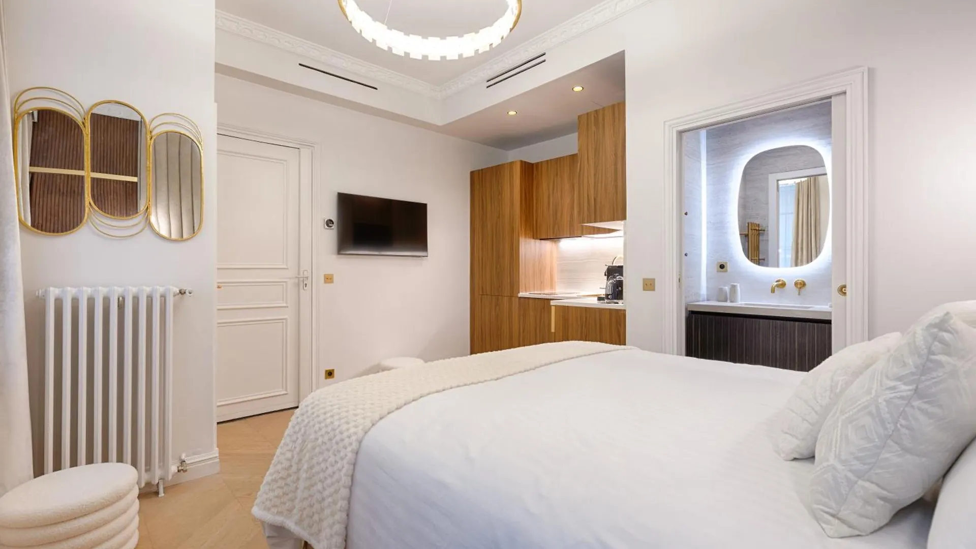 Charming Pied-A-Terre Champs-Elysee Paris 0*,  France